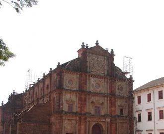 Церковь построена в барочном стиле и счи