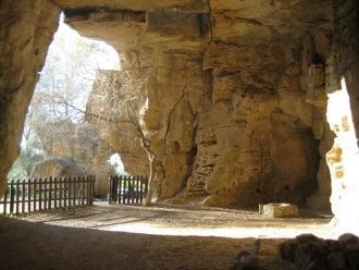 Спустившись из пещеры Святой Соломонии н