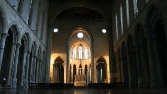 Интерьер церкви Сан-Лоренцо-Маджоре (Неа
