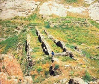 Раскопки крепости Алинджа-Кала (XI-XIII 