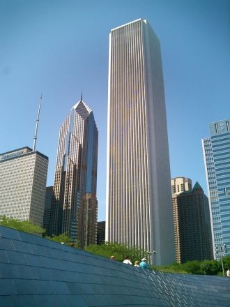 Аон-Центр Чикаго.