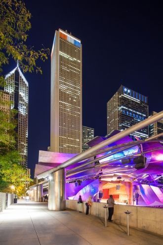 Аон-Центр в Чикаго состоит из 83 этажей
