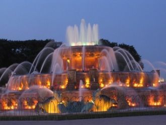 Чикагский фонтан в Гранд-парке является 