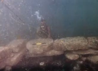 Подводные раскопки в Двараке.