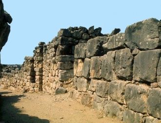 Руины древнегреческого города Тиринф нах