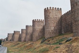 Городская крепостная стена была построен