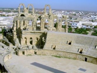 Тунисский Амфитеатр в длину 149 м., в ши