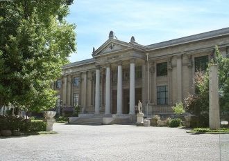 В главном здании Археологического музея 