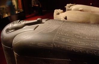 Обсидиановый саркофаг в египетском стиле