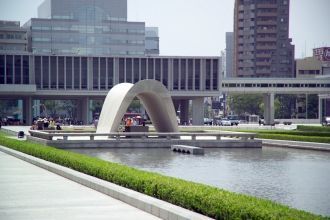 Мемориальный парк Мира в Хиросиме распол