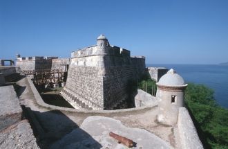 Форт Сан-Педро расположен на высоте 60 м