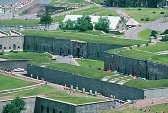 Общий вид стен Квебекской крепости, зама
