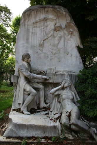 Памятник Фредерику Шопену.