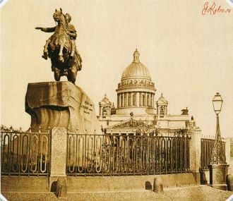 Главным украшением площади стал памятник