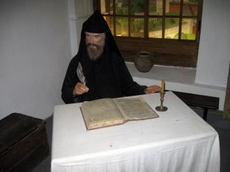 Монах, занятый написанием книги. Экспози