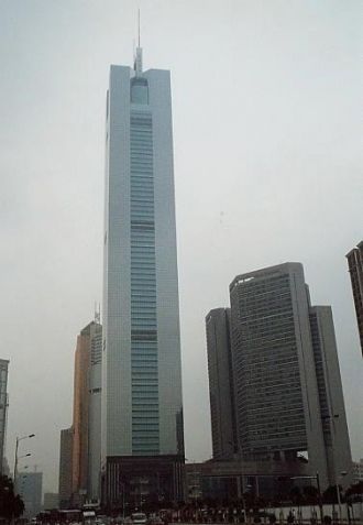 Высота небоскреба составляет 391 метр (в