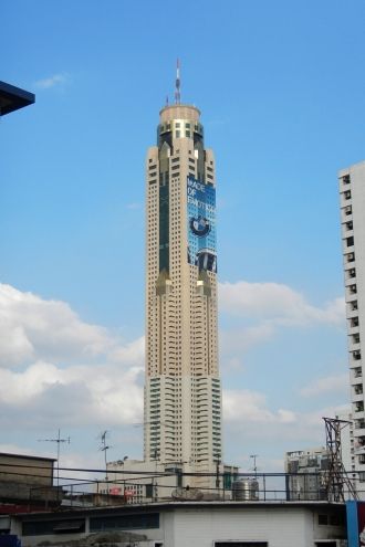 Башня расположена в центральном районе Б