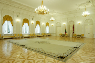 Белый зал. Главный зал дворца, в котором