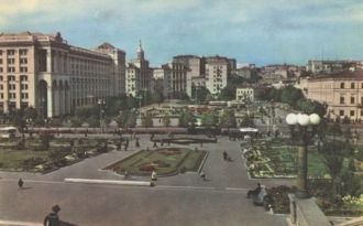 Площадь Независимости, 1954.  Свой, прак