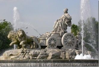 В фонтане представлено изображение богин