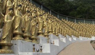 Храм 1000 Будд в Южной Корее имеет неско