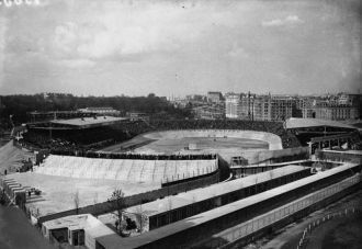 В 1932 году стадион впервые подвергся ма