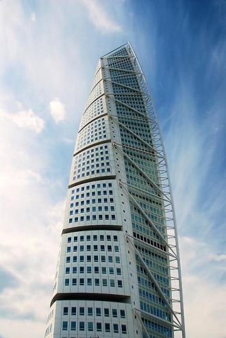 Строительство небоскреба “Крутящийся тор
