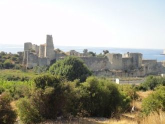 Вид на крепость Корикос с некрополя. Кре