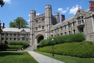 Принстонский университет ведет свою исто