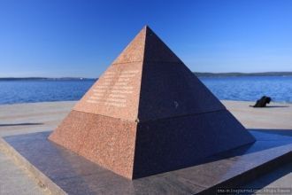 Памятный знак “Пирамида” - символический