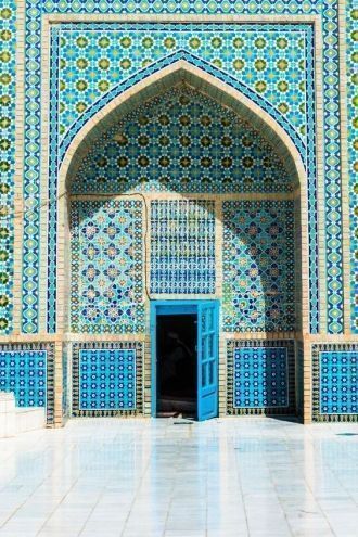 Одна из дверей Голубой мечети в Мазари-Ш