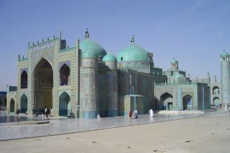 В XV веке Голубая мечеть в Мазари-Шарифе
