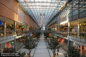 Трёхэтажный торговый центр Потсдамер Арк