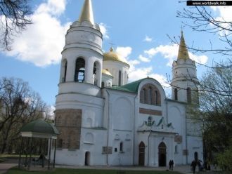 В эпоху древней Руси в соборе находилась