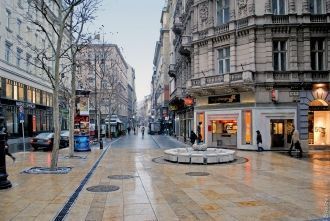 В Будапеште много пешеходных улиц, а сам