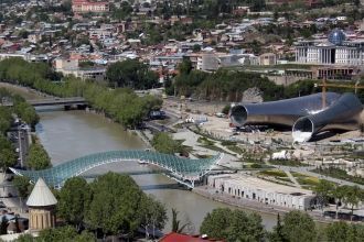 Сооружение моста Мира в Тбилиси вызвало 