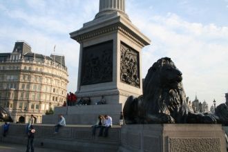 Монумент находится в центре лондонской Т