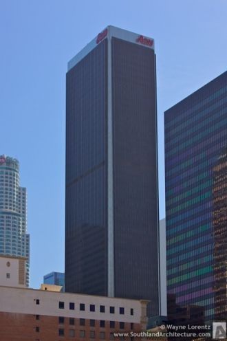 Аон-Центр в Лос-Анджелесе состоит из 62 