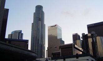 Башня Банка США небоскрёб окружён другим