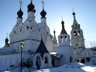 Свято-Троицкий монастырь располагает дву