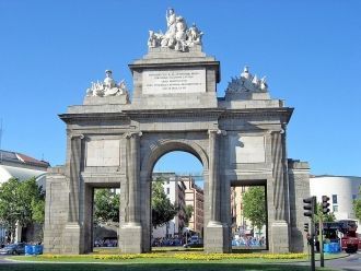 Сегодня Puerta de Toledo стоят в центре 