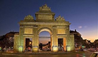 Старые Puerta de Toledo были возведены в