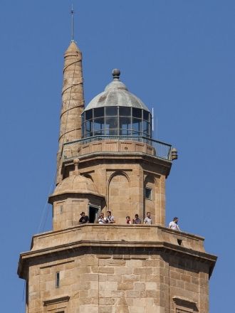 Башня Геркулеса – одна из главных достоп
