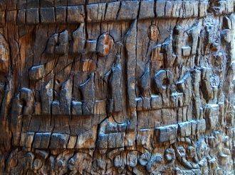Роспись на деревянных колоннах в Джума м