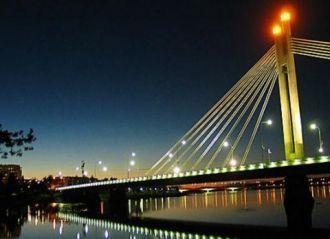 Мост Яткянкюнтилля в Рованиеми вечером.