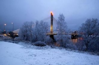 Мост Яткянкюнтилля зимой виднеется за де