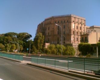 В наши дни здесь заседает Парламент Сици