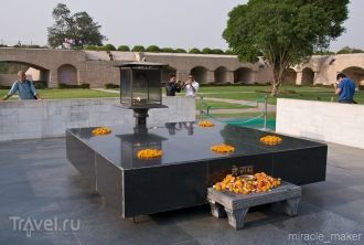 Мемориал Махатмы Ганди представляет собо