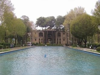 Сад Хашт-бехешт в Исфахане. Игра света и