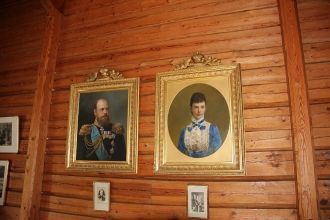 Портреты императора Александра III и имп